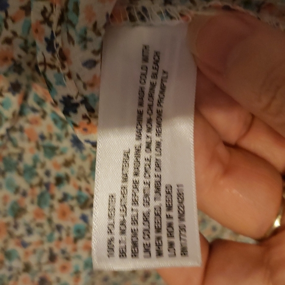 Floral Mossimo top - Picture 6 of 7